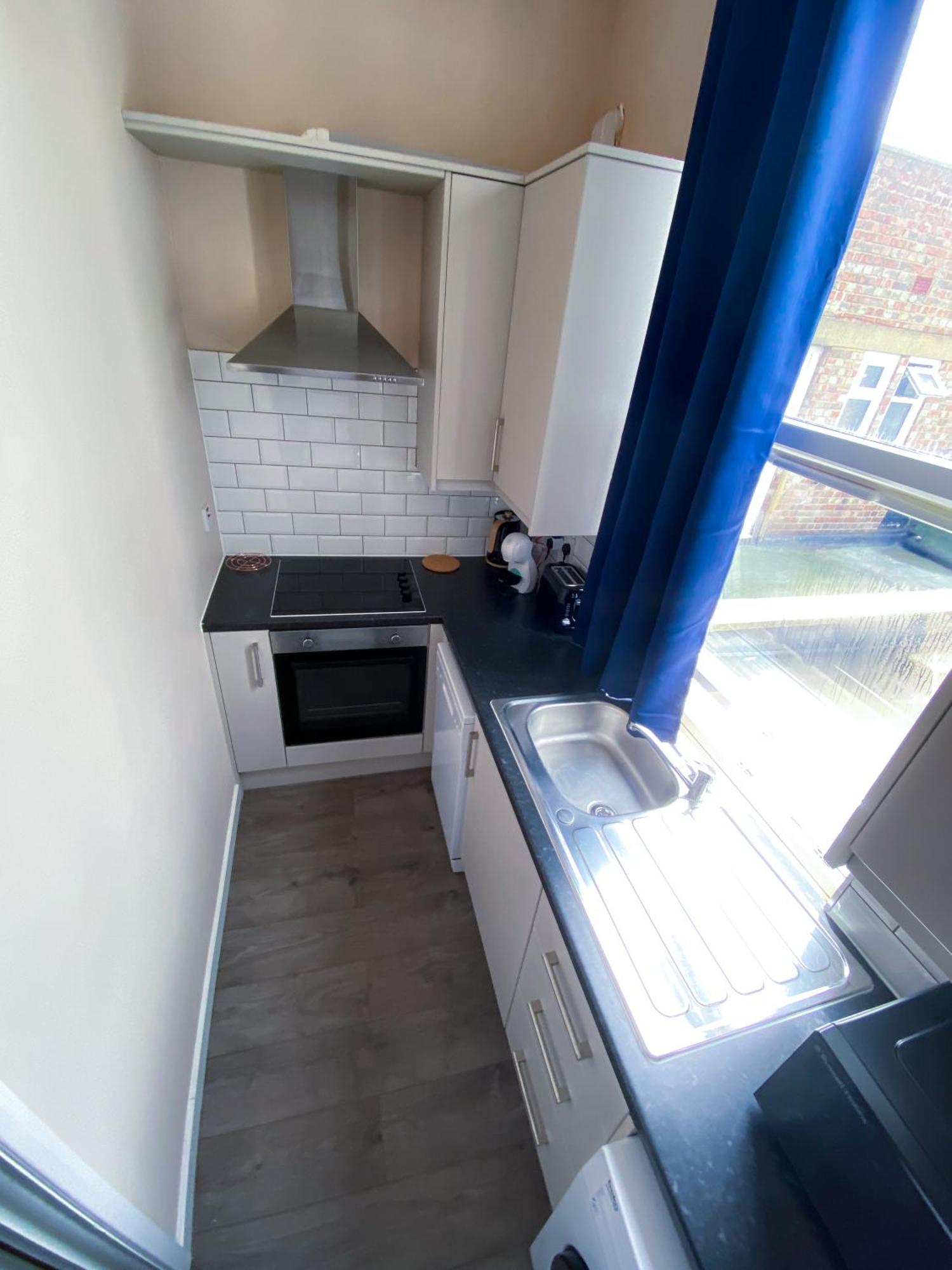 Modern 1 Bedroom Flat In Wood Green London Exterior photo